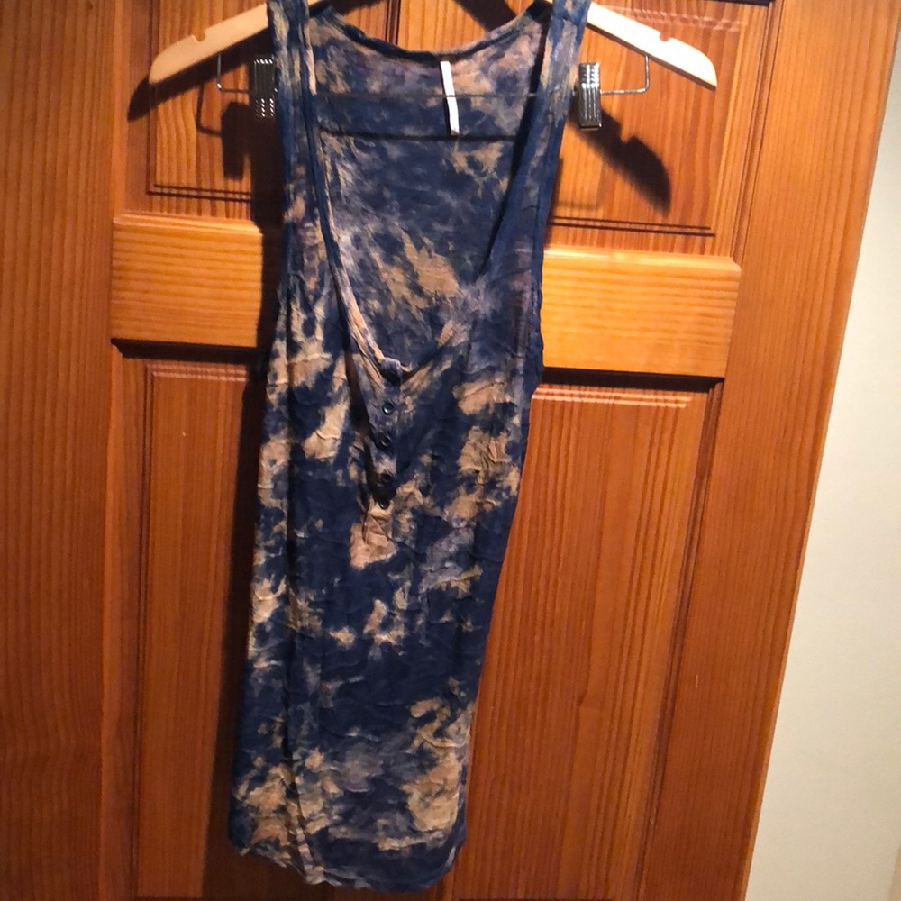 Women’s long tank top